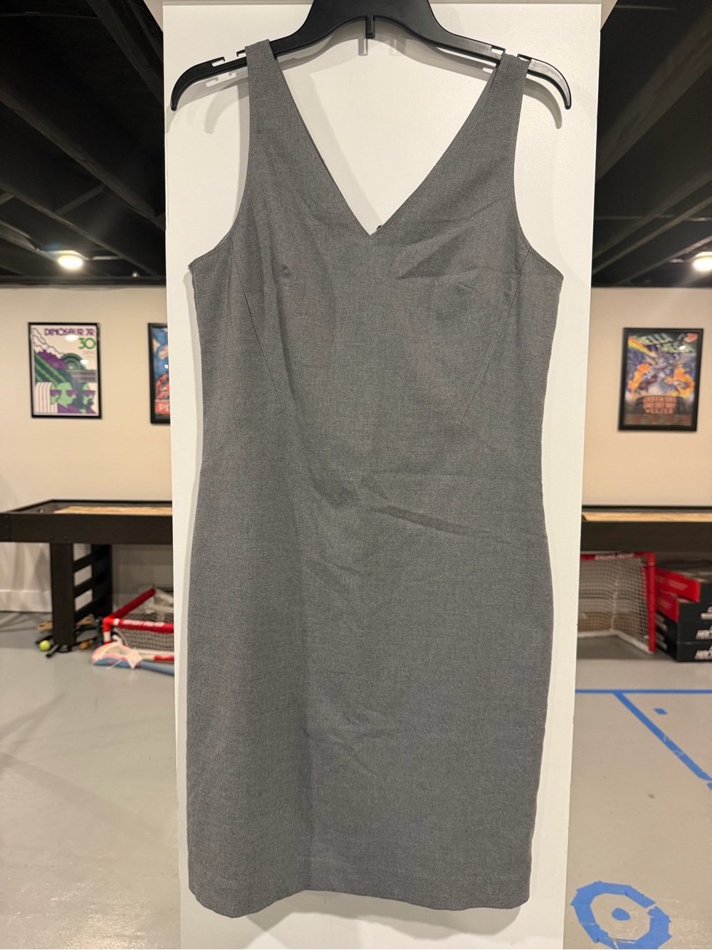 Banana Republic Classic Gray V-Neck Sheath Dress size 10P